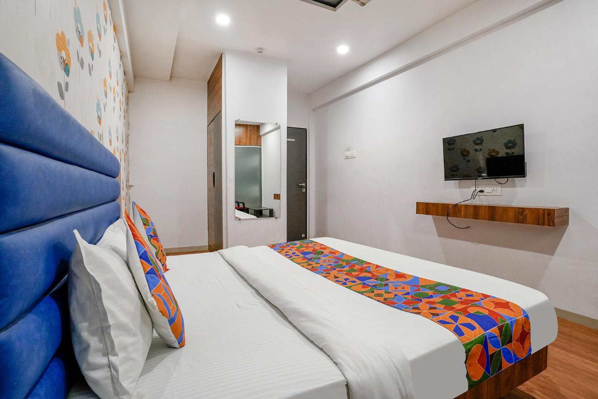 Fabhotel The Valentine - Udhna Road Surat Exterior foto